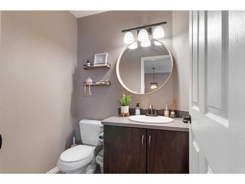 117 Redwood Boulevard East, Springbrook, AB - Indoor Photo Showing Bathroom