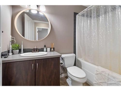 117 Redwood Boulevard East, Springbrook, AB - Indoor Photo Showing Bathroom