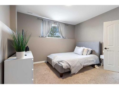 117 Redwood Boulevard East, Springbrook, AB - Indoor Photo Showing Bedroom