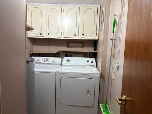 4927 49 Street, Lougheed, AB - Indoor Photo Showing Laundry Room