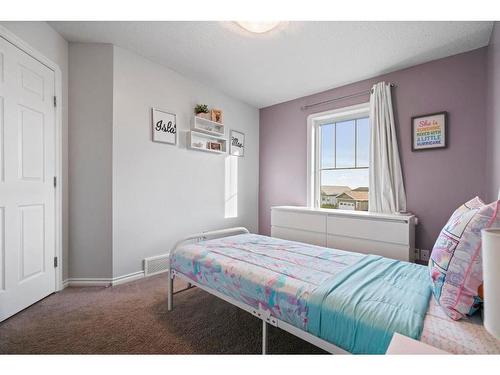 7514 40 Avenue, Camrose, AB - Indoor Photo Showing Bedroom