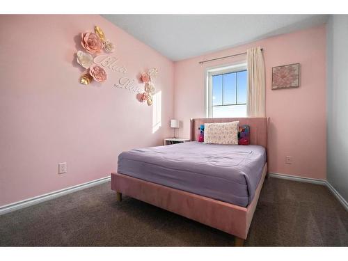 7514 40 Avenue, Camrose, AB - Indoor Photo Showing Bedroom