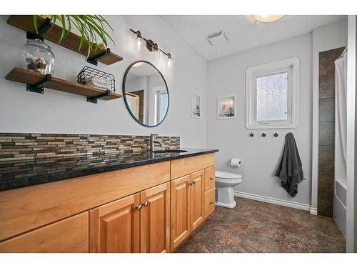 7514 40 Avenue, Camrose, AB - Indoor Photo Showing Bathroom