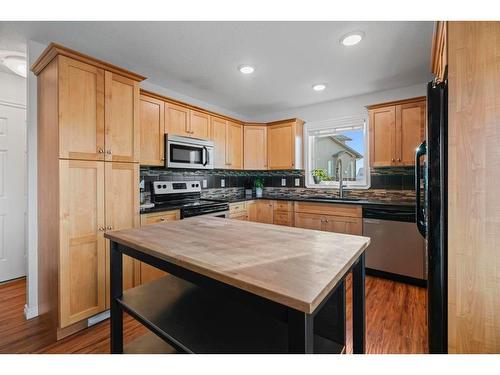 7514 40 Avenue, Camrose, AB - Indoor Photo Showing Kitchen With Double Sink