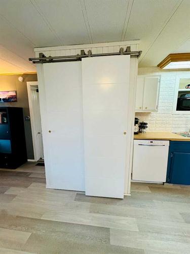 5731 59 Avenue Avenue, Rocky Mountain House, AB - Indoor Photo Showing Kitchen