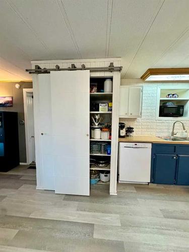 5731 59 Avenue Avenue, Rocky Mountain House, AB - Indoor Photo Showing Kitchen With Double Sink