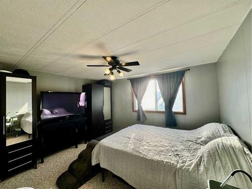 5731 59 Avenue Avenue, Rocky Mountain House, AB - Indoor Photo Showing Bedroom