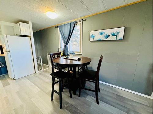 5731 59 Avenue Avenue, Rocky Mountain House, AB - Indoor Photo Showing Dining Room