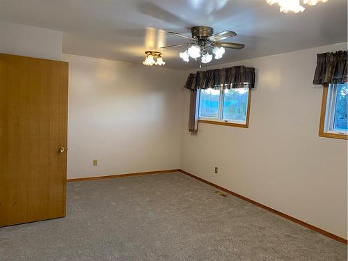 5221 East Ave, Blackfalds, AB - Indoor Photo Showing Other Room