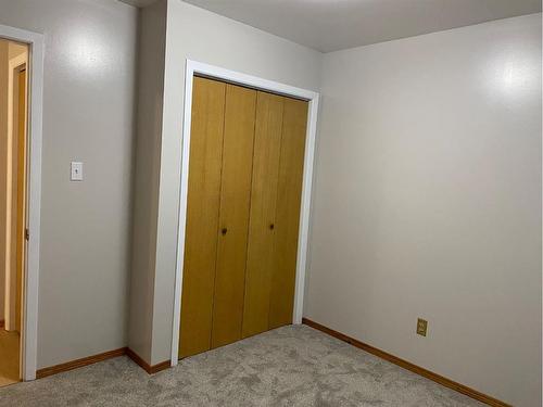 5221 East Ave, Blackfalds, AB - Indoor Photo Showing Other Room