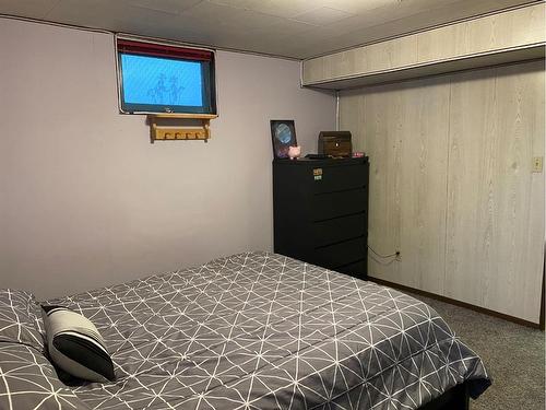 5221 East Ave, Blackfalds, AB - Indoor Photo Showing Bedroom