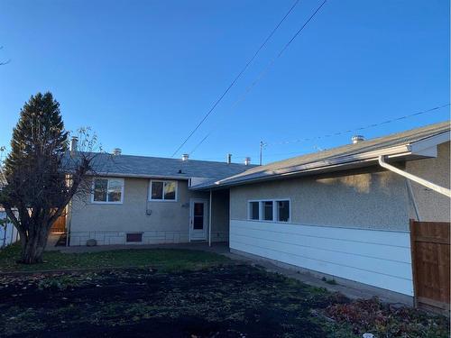 5221 East Ave, Blackfalds, AB - Outdoor