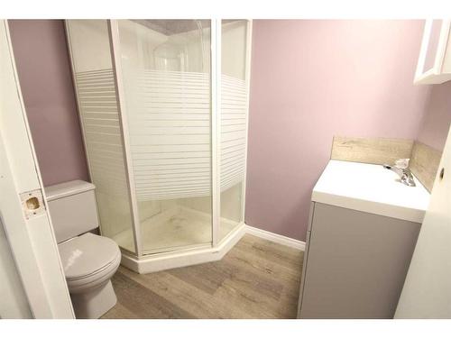 1617 4 Avenue, Wainwright, AB - Indoor Photo Showing Bathroom