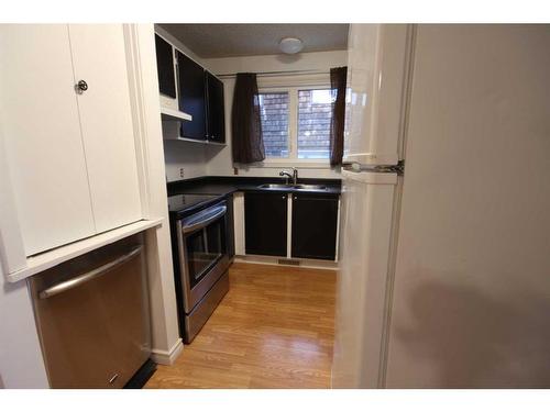 1617 4 Avenue, Wainwright, AB - Indoor Photo Showing Kitchen With Double Sink