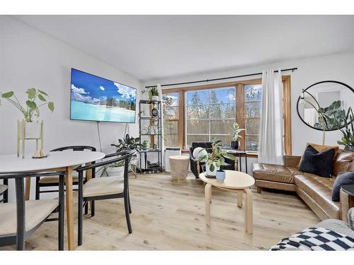 4518 Waskasoo Crescent, Red Deer, AB - Indoor Photo Showing Living Room