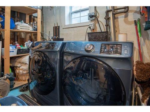 4518 Waskasoo Crescent, Red Deer, AB - Indoor Photo Showing Laundry Room