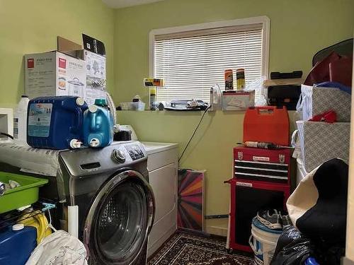 173 Jennings Crescent, Red Deer, AB - Indoor Photo Showing Laundry Room