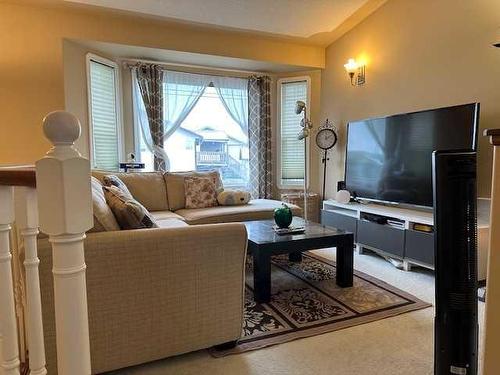 173 Jennings Crescent, Red Deer, AB - Indoor Photo Showing Living Room