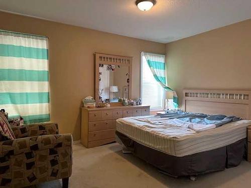 173 Jennings Crescent, Red Deer, AB - Indoor Photo Showing Bedroom