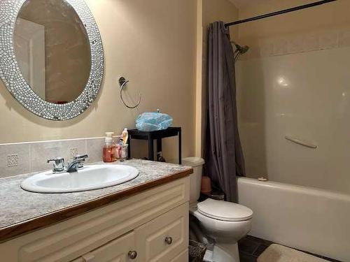 173 Jennings Crescent, Red Deer, AB - Indoor Photo Showing Bathroom