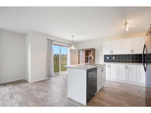 4-20 Jacobs Close, Red Deer, AB - Indoor Photo Showing Kitchen