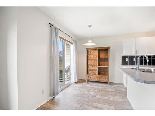 4-20 Jacobs Close, Red Deer, AB - Indoor Photo Showing Kitchen With Double Sink