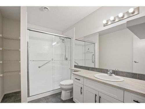 4-20 Jacobs Close, Red Deer, AB - Indoor Photo Showing Bathroom