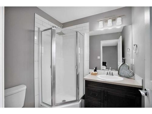 123 Hinshaw Drive, Sylvan Lake, AB - Indoor Photo Showing Bathroom