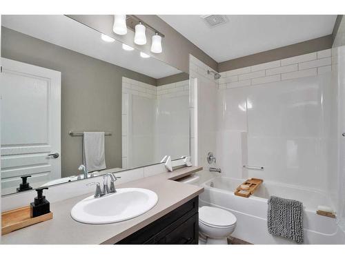 123 Hinshaw Drive, Sylvan Lake, AB - Indoor Photo Showing Bathroom