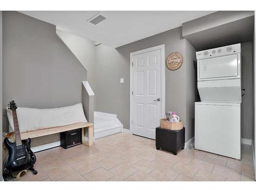 123 Hinshaw Drive, Sylvan Lake, AB - Indoor Photo Showing Laundry Room