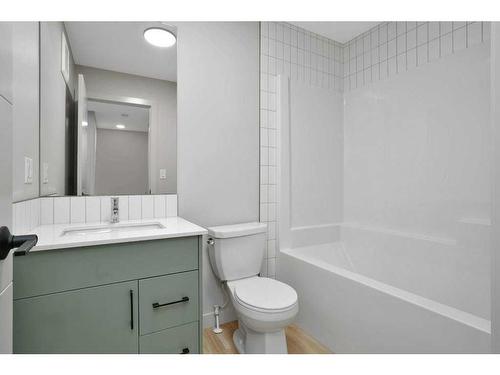 120 Gray Close, Sylvan Lake, AB - Indoor Photo Showing Bathroom