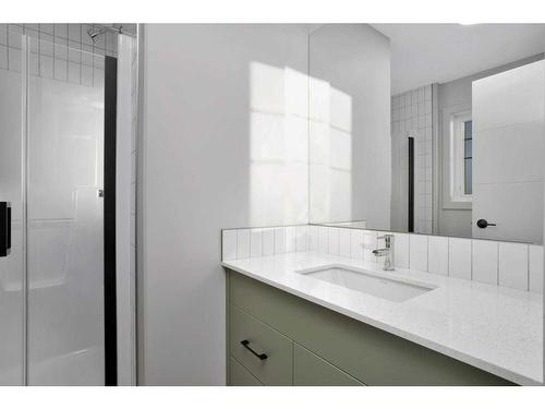 122 Gray Close, Sylvan Lake, AB - Indoor Photo Showing Bathroom