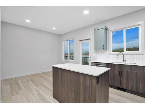 122 Gray Close, Sylvan Lake, AB - Indoor Photo Showing Kitchen With Upgraded Kitchen