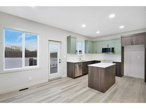 122 Gray Close, Sylvan Lake, AB - Indoor Photo Showing Kitchen