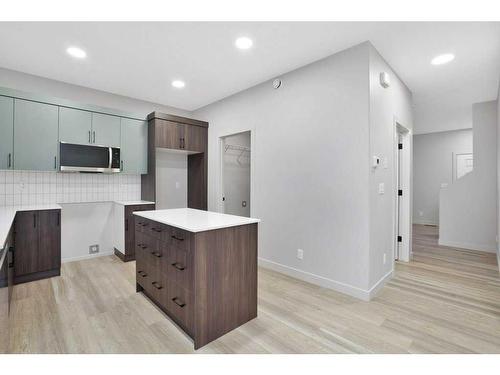 122 Gray Close, Sylvan Lake, AB - Indoor Photo Showing Kitchen