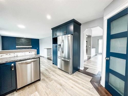 4108 65A Street, Stettler, AB - Indoor Photo Showing Kitchen