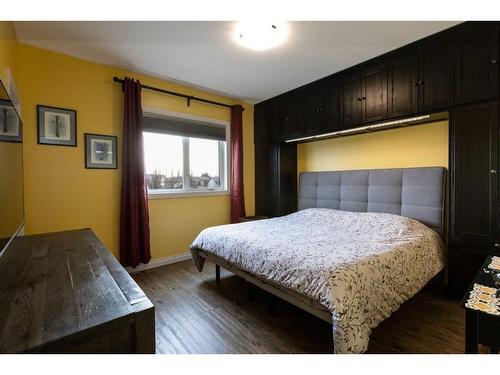 5311 48 Street, Innisfail, AB - Indoor Photo Showing Bedroom