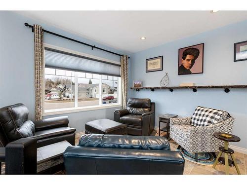 5311 48 Street, Innisfail, AB - Indoor Photo Showing Living Room