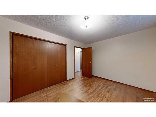 14 East Avenue, Nevis, AB - Indoor Photo Showing Other Room