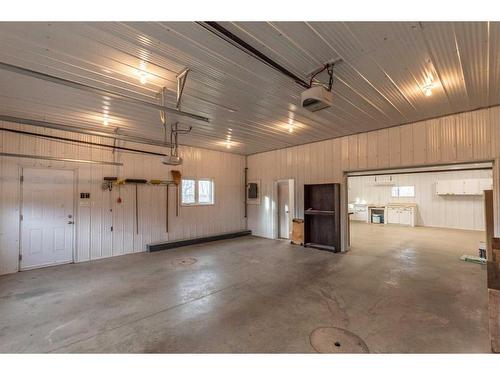 14 East Avenue, Nevis, AB - Indoor Photo Showing Garage