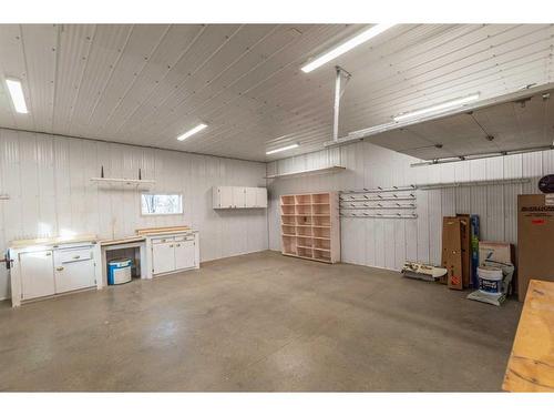 14 East Avenue, Nevis, AB - Indoor Photo Showing Garage