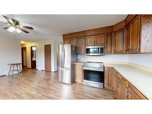 14 East Avenue, Nevis, AB - Indoor Photo Showing Kitchen