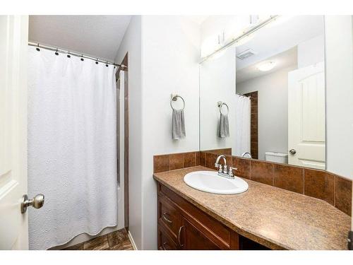 70 Rozier Close, Sylvan Lake, AB - Indoor Photo Showing Bathroom