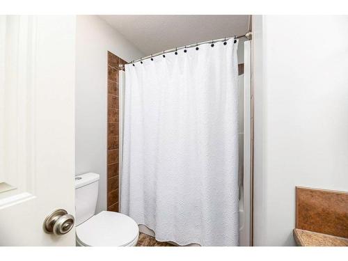 70 Rozier Close, Sylvan Lake, AB - Indoor Photo Showing Bathroom