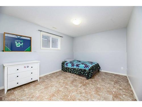 70 Rozier Close, Sylvan Lake, AB - Indoor Photo Showing Bedroom