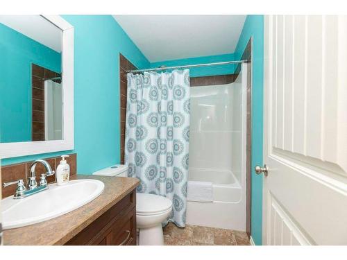 70 Rozier Close, Sylvan Lake, AB - Indoor Photo Showing Bathroom