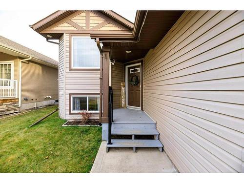 70 Rozier Close, Sylvan Lake, AB - Outdoor