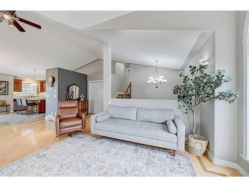 34 Fieldstone Way, Sylvan Lake, AB - Indoor Photo Showing Living Room