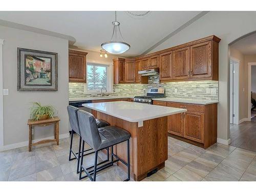 34 Fieldstone Way, Sylvan Lake, AB - Indoor Photo Showing Kitchen