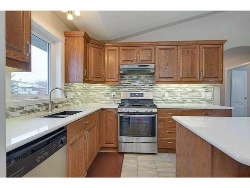 34 Fieldstone Way, Sylvan Lake, AB - Indoor Photo Showing Kitchen With Double Sink